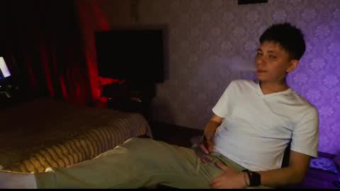 Snapshot of emveeboy96 chatting on 04-10-26, 07:07 emveeboy96 online show from 04-10-26, 07:07