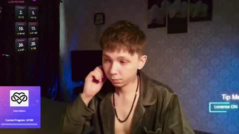 Snapshot of emveeboy96 chatting on 04-20-26, 08:17 emveeboy96 online show from 04-20-26, 08:17