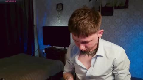 Snapshot of emveeboy96 chatting on 05-07-26, 06:24 emveeboy96 online show from 05-07-26, 06:24