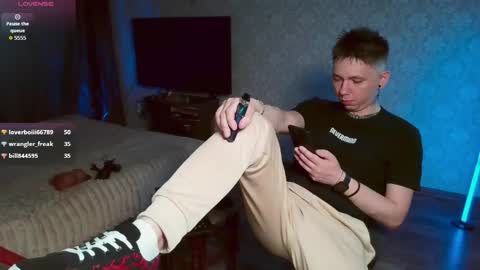 Snapshot of emveeboy96 chatting on 05-16-26, 09:35 emveeboy96 online show from 05-16-26, 09:35