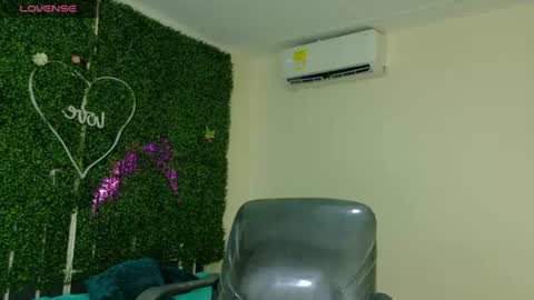 Snapshot of emy_0 chatting on 06-26-26, 01:15 Emy online show from 06-26-26, 01:15