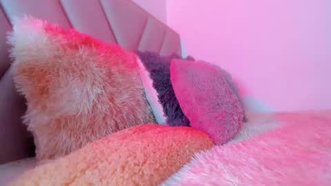 Snapshot of emy_colee chatting on 12-18-24, 11:02 Emy online show from 12-18-24, 11:02