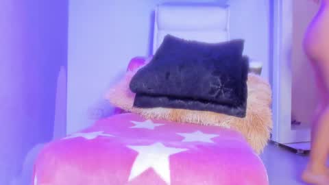 Snapshot of emy_colee chatting on 01-15-25, 02:13 Emy online show from 01-15-25, 02:13