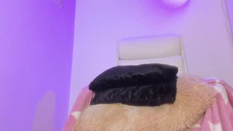 Snapshot of emy_colee chatting on 01-16-25, 11:04 Emy online show from 01-16-25, 11:04