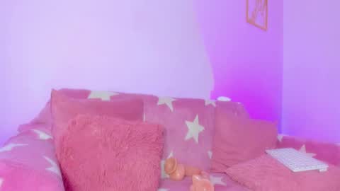 Snapshot of emy_colee chatting on 02-27-25, 02:21 Emy online show from 02-27-25, 02:21