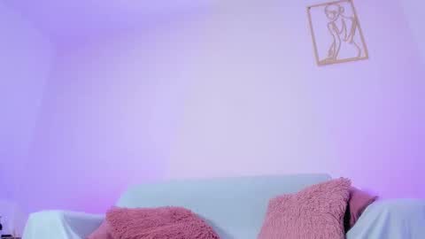 Snapshot of emy_colee chatting on 03-04-25, 10:57 Emy online show from 03-04-25, 10:57