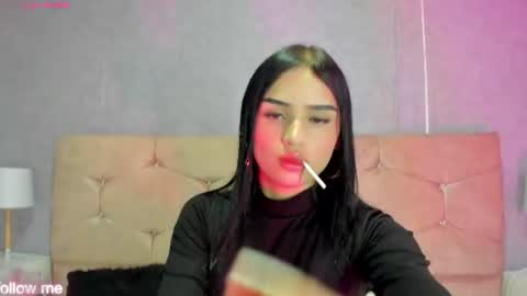 Snapshot of emy_duran chatting on 07-22-26, 08:00 Emy Duran online show from 07-22-26, 08:00