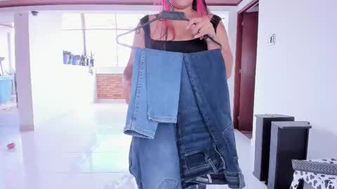 Snapshot of emy_xdy chatting on 10-24-25, 02:35 Im Emily would you like to help me reach 100 online show from 10-24-25, 02:35