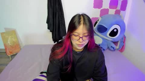 Snapshot of emy_xdy chatting on 12-03-25, 02:41 Im Emily would you like to help me reach 100 online show from 12-03-25, 02:41