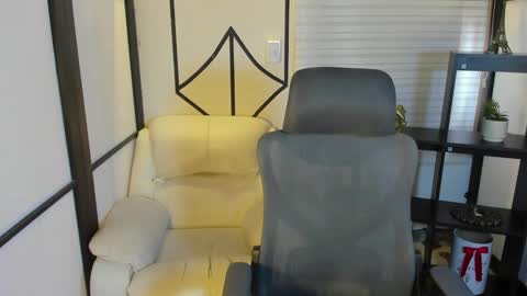 Snapshot of emysilver chatting on 02-07-25, 04:35 Emy Silver online show from 02-07-25, 04:35