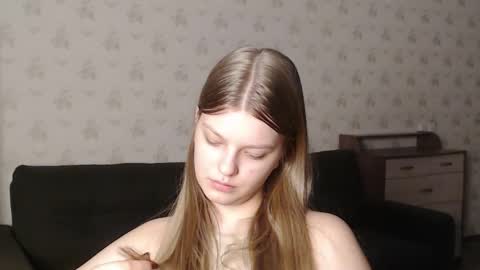 Snapshot of emysway chatting on 02-10-25, 01:33 EmySway online show from 02-10-25, 01:33