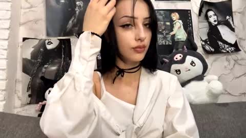 Snapshot of enasmelko chatting on 10-23-25, 07:12 Amelia online show from 10-23-25, 07:12