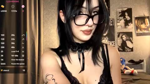 Snapshot of enasmelko chatting on 11-16-25, 08:14 Amelia online show from 11-16-25, 08:14