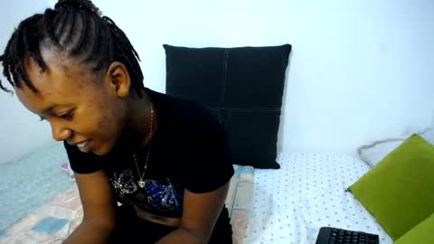 Snapshot of enchantedvee chatting on 06-14-26, 07:16 Vee online show from 06-14-26, 07:16