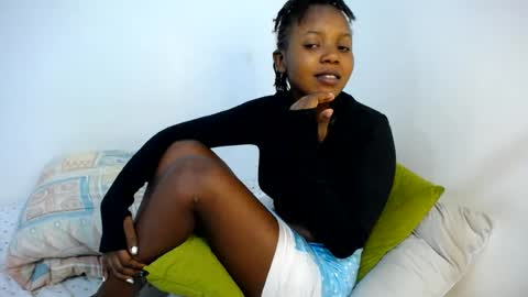 Snapshot of enchantedvee chatting on 06-18-26, 09:30 Vee online show from 06-18-26, 09:30