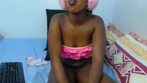 Snapshot of enchantedvee chatting on 06-22-26, 03:25 Vee online show from 06-22-26, 03:25