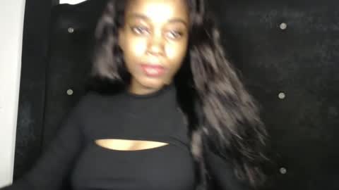 Snapshot of enchantriss chatting on 02-15-25, 10:31 Enchantriss online show from 02-15-25, 10:31