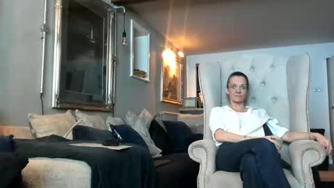 Snapshot of englishcouple81 chatting on 03-08-26, 05:00 englishcouple81 online show from 03-08-26, 05:00