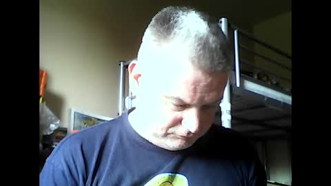 Snapshot of englishguysurrey chatting on 09-19-25, 09:22 englishguysurrey online show from 09-19-25, 09:22