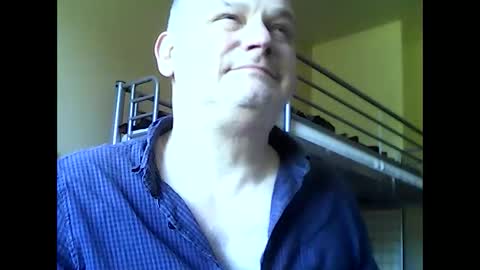 Snapshot of englishguysurrey chatting on 04-29-26, 09:57 englishguysurrey online show from 04-29-26, 09:57