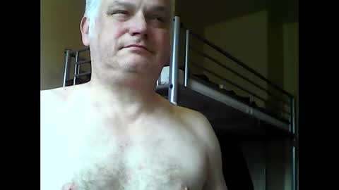 Snapshot of englishguysurrey chatting on 05-28-26, 07:27 englishguysurrey online show from 05-28-26, 07:27