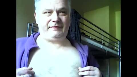 Snapshot of englishguysurrey chatting on 05-30-26, 07:16 englishguysurrey online show from 05-30-26, 07:16