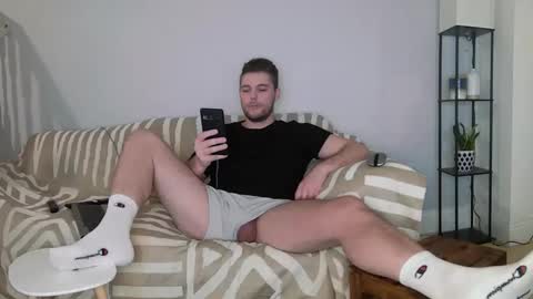 Snapshot of englishladxxx chatting on 02-02-25, 12:19 Englishladxxx online show from 02-02-25, 12:19
