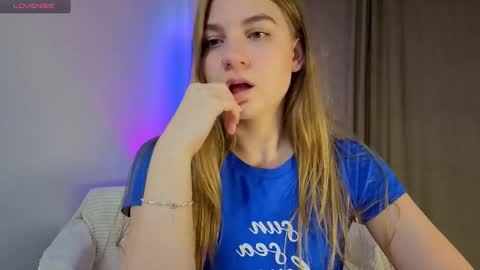 Snapshot of enjoyeverymoment_ chatting on 10-06-25, 01:19 enjoyeverymoment_ online show from 10-06-25, 01:19