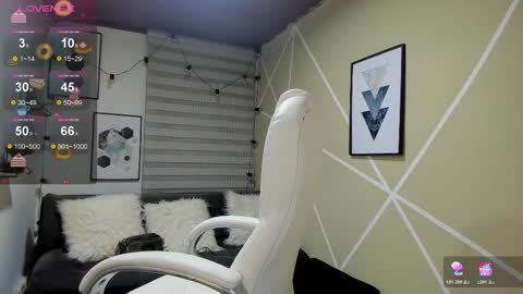 Enma clark online show from 10-28-25, 04:27