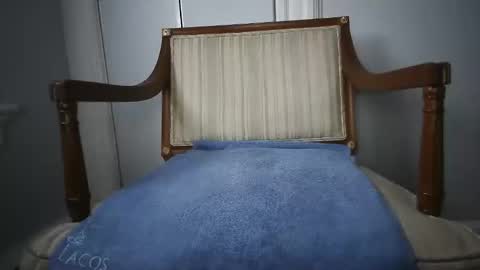 Snapshot of enri1212 chatting on 12-14-25, 05:07 enri1212 online show from 12-14-25, 05:07