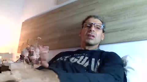 Snapshot of enri222 chatting on 11-17-25, 10:48 rineking online show from 11-17-25, 10:48