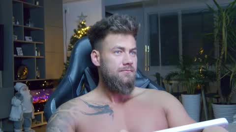 Snapshot of enrikoblue chatting on 12-30-24, 10:45 Erik online show from 12-30-24, 10:45