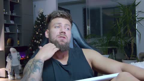 Snapshot of enrikoblue chatting on 01-04-25, 06:40 Erik online show from 01-04-25, 06:40