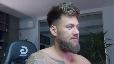 Snapshot of enrikoblue chatting on 01-04-25, 09:41 Erik online show from 01-04-25, 09:41