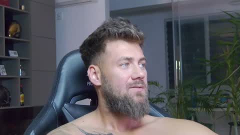 Snapshot of enrikoblue chatting on 01-15-25, 07:44 Erik online show from 01-15-25, 07:44