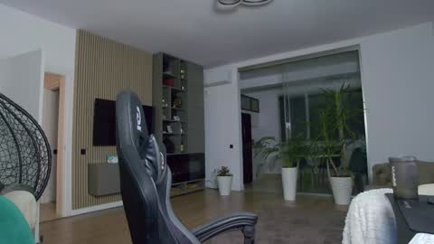 Snapshot of enrikoblue chatting on 01-16-25, 04:39 Erik online show from 01-16-25, 04:39