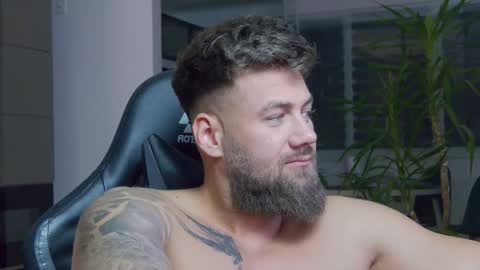 Snapshot of enrikoblue chatting on 01-20-25, 10:26 Erik online show from 01-20-25, 10:26