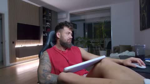 Snapshot of enrikoblue chatting on 02-22-25, 07:58 Erik online show from 02-22-25, 07:58