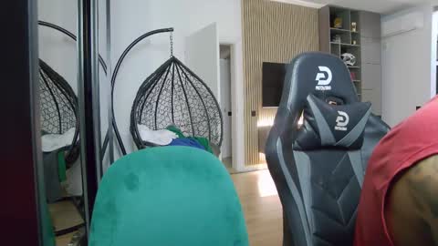 Snapshot of enrikoblue chatting on 02-24-25, 10:47 Erik online show from 02-24-25, 10:47