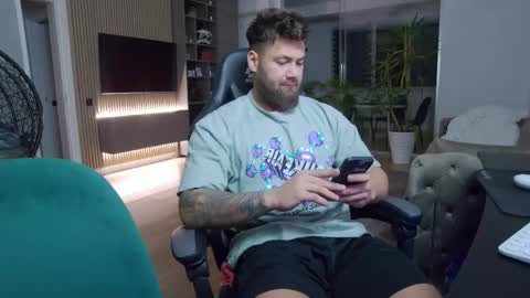 Snapshot of enrikoblue chatting on 03-03-25, 07:06 Erik online show from 03-03-25, 07:06