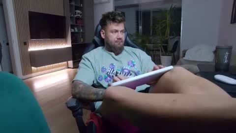 Snapshot of enrikoblue chatting on 03-03-25, 10:10 Erik online show from 03-03-25, 10:10