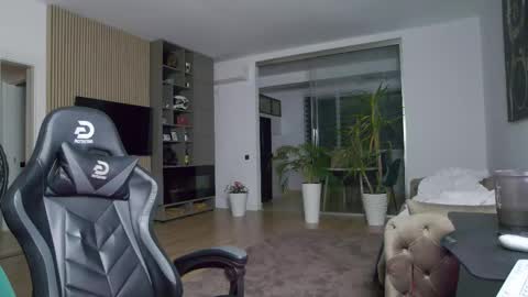 Snapshot of enrikoblue chatting on 03-04-25, 08:05 Erik online show from 03-04-25, 08:05