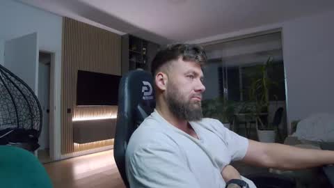 Snapshot of enrikoblue chatting on 03-09-25, 07:59 Erik online show from 03-09-25, 07:59