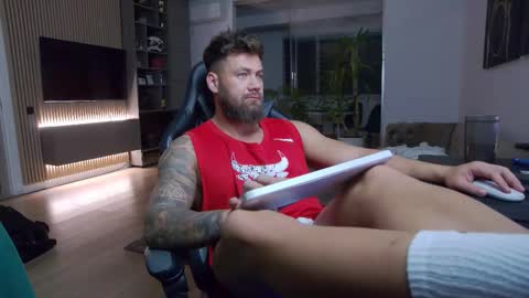 Snapshot of enrikoblue chatting on 03-12-25, 05:28 Erik online show from 03-12-25, 05:28