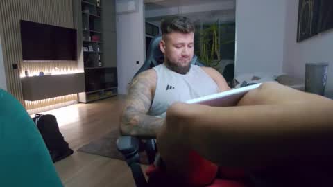 Snapshot of enrikoblue chatting on 09-11-25, 08:20 Erik online show from 09-11-25, 08:20