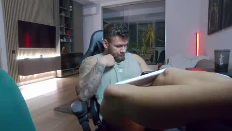 Snapshot of enrikoblue chatting on 10-17-25, 05:48 Erik online show from 10-17-25, 05:48