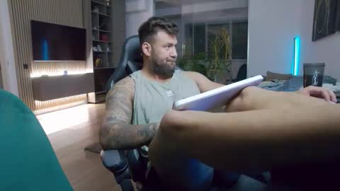 Erik online show from 10-26-25, 05:30