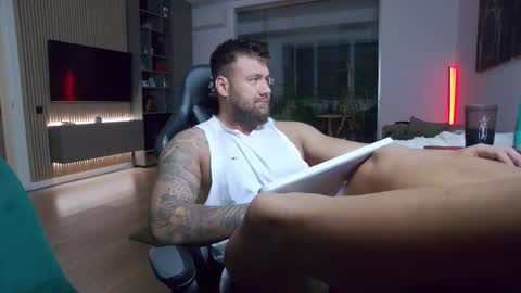 Snapshot of enrikoblue chatting on 11-07-25, 06:52 Erik online show from 11-07-25, 06:52