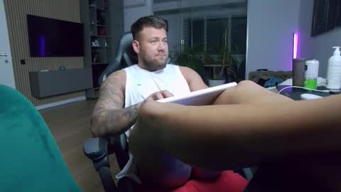 Snapshot of enrikoblue chatting on 11-28-25, 09:39 Erik online show from 11-28-25, 09:39