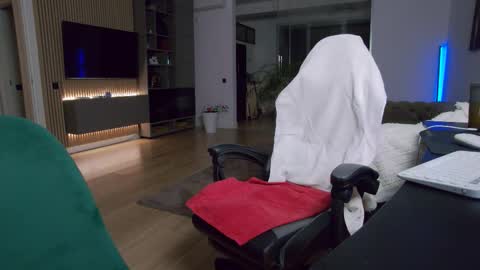 Snapshot of enrikoblue chatting on 12-15-25, 08:02 Erik online show from 12-15-25, 08:02